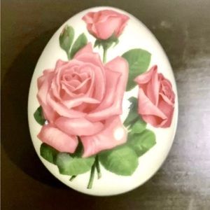 Vintage 1981 Limited Edition Danbury Porcelain Egg Trinket Box